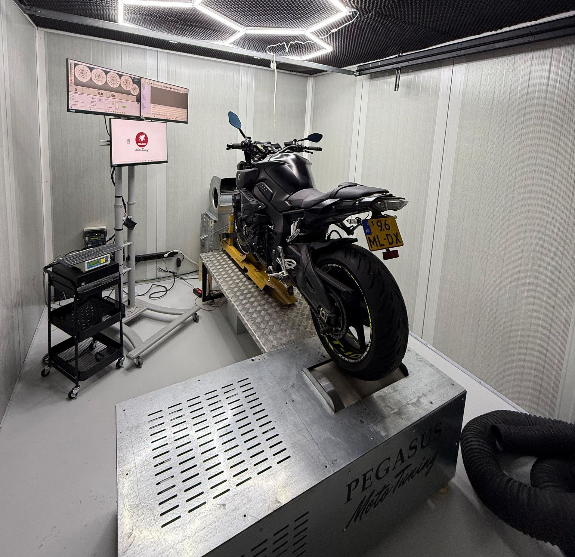 Kawasaki Z800 op de Pegasus Moto Tuning dyno tijdens vermogensmeting